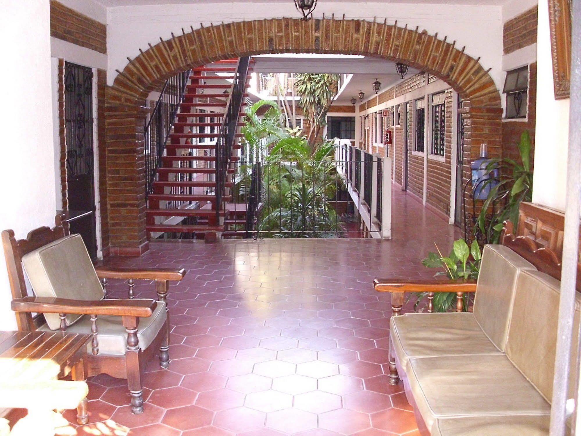 Hotel Azteca Puerto Vallarta Exteriör bild